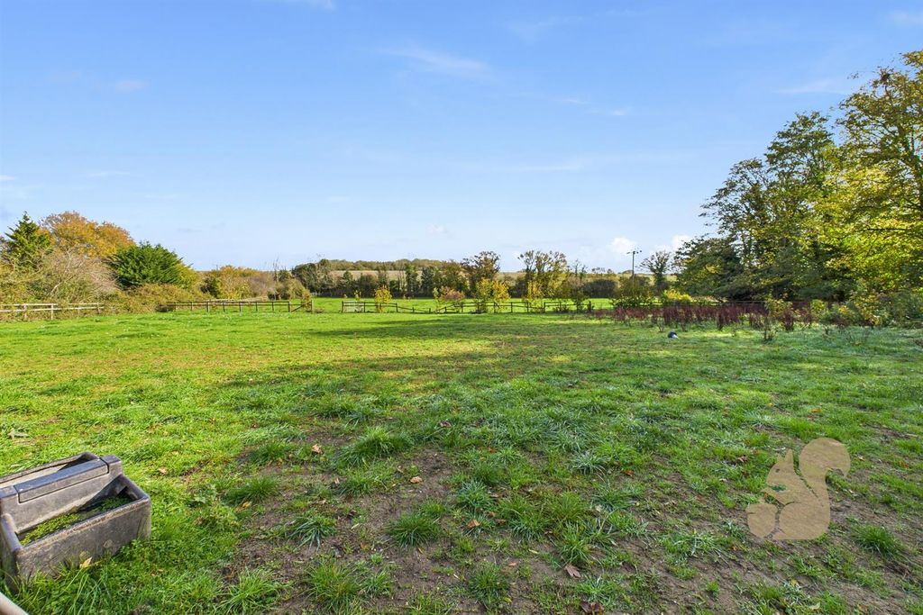 Property photo 3 of 29 Paddock