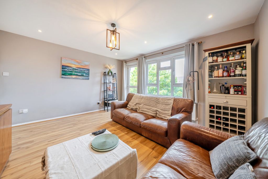 Property photo 1 of 14 1453072-12-69F0Ca...