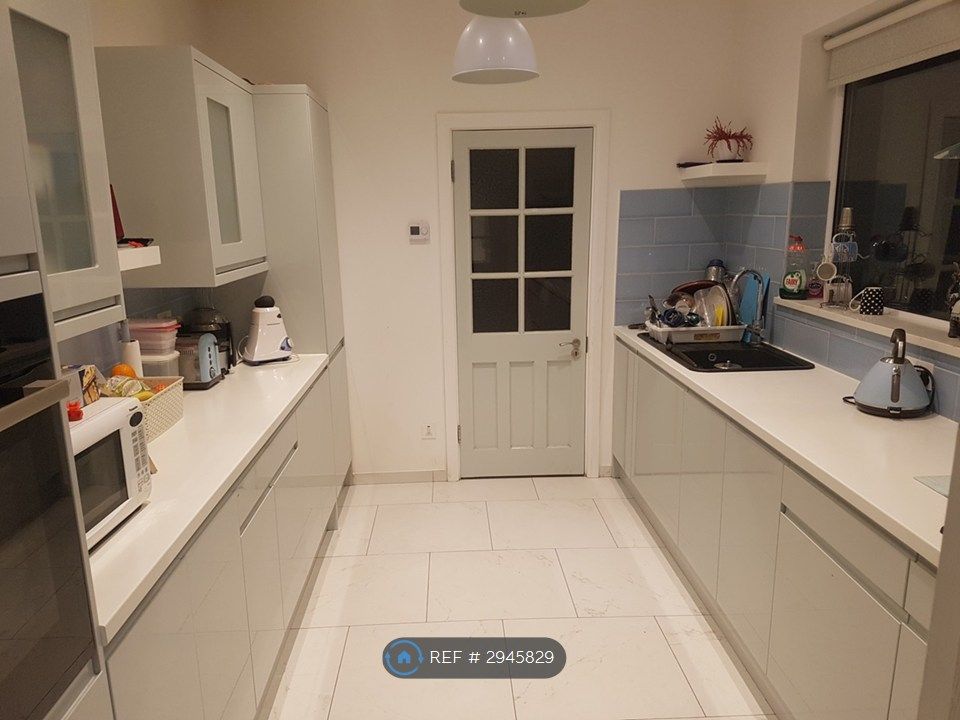 Property photo 3 of 7 Kitchen 1