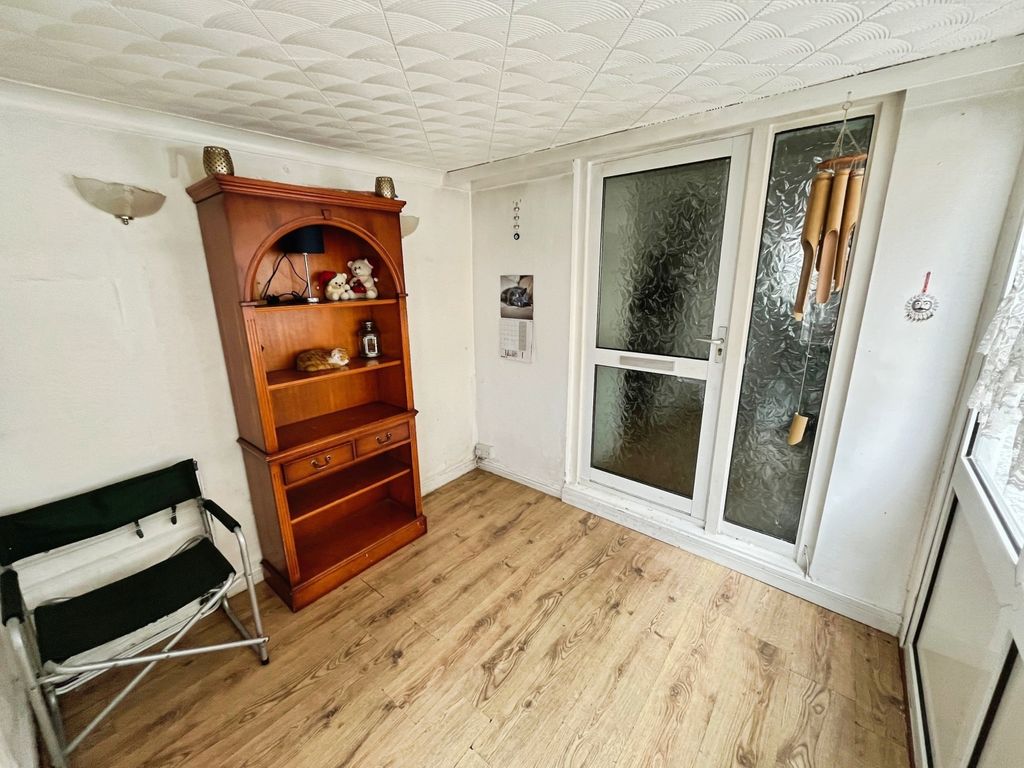 Property photo 2 of 14 Entrance Porch