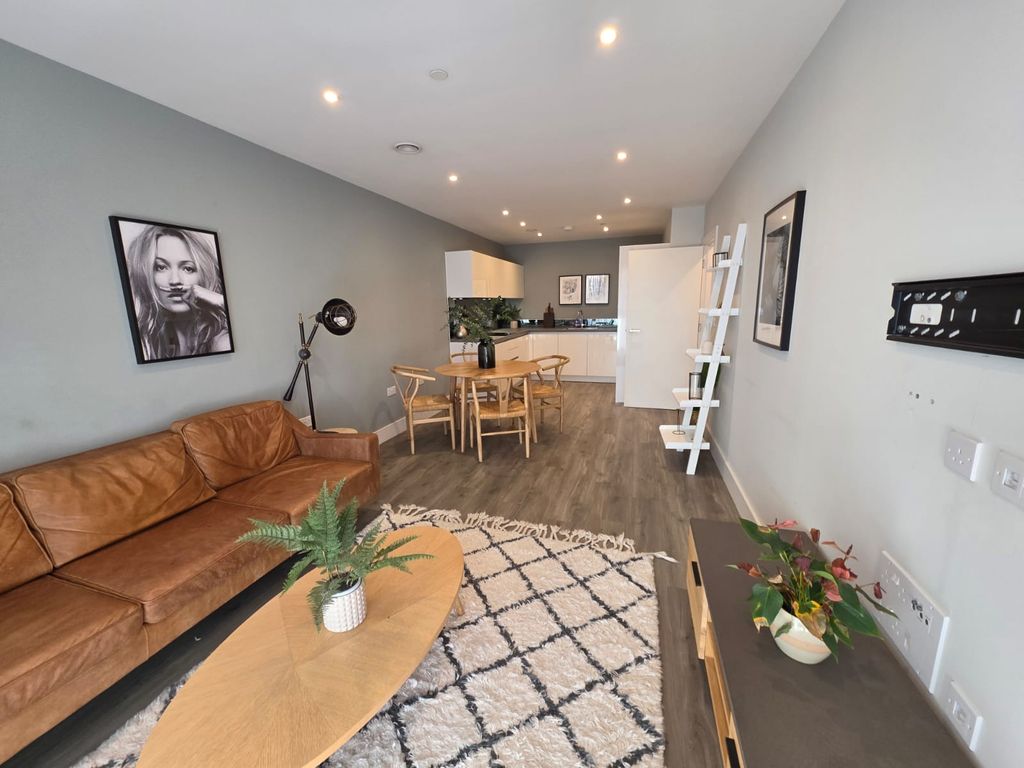 Property photo 1 of 7 Fairfield House, Staines Tw18