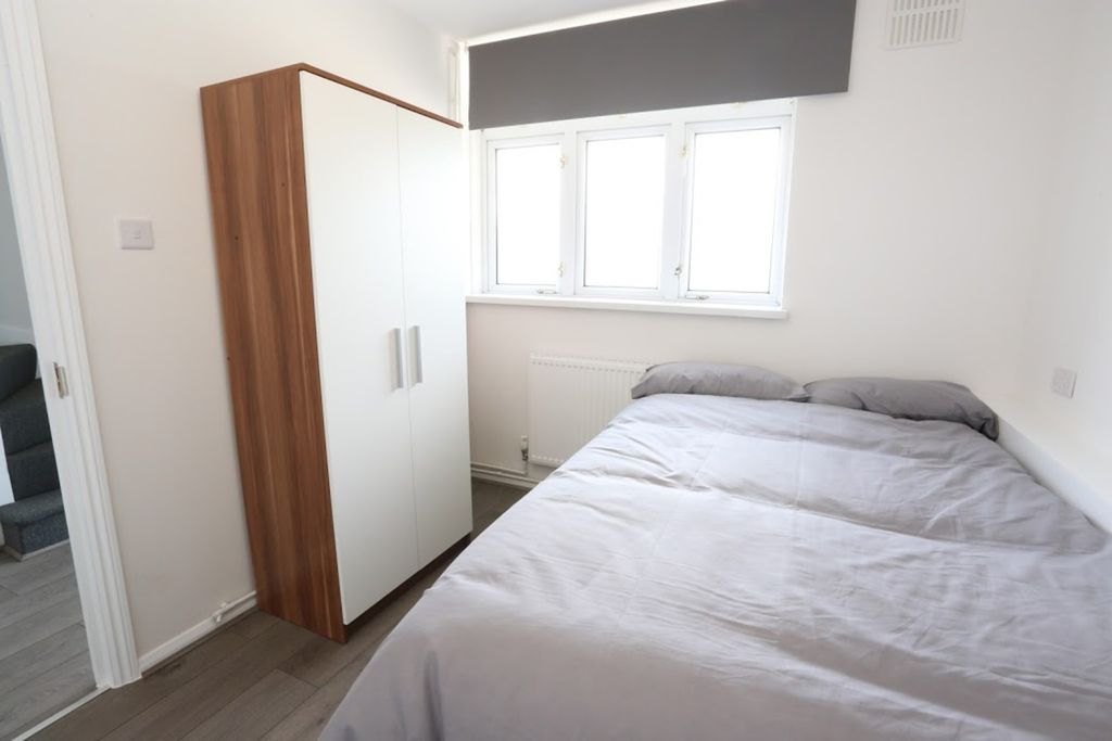 Property photo 1 of 10 Bedroom