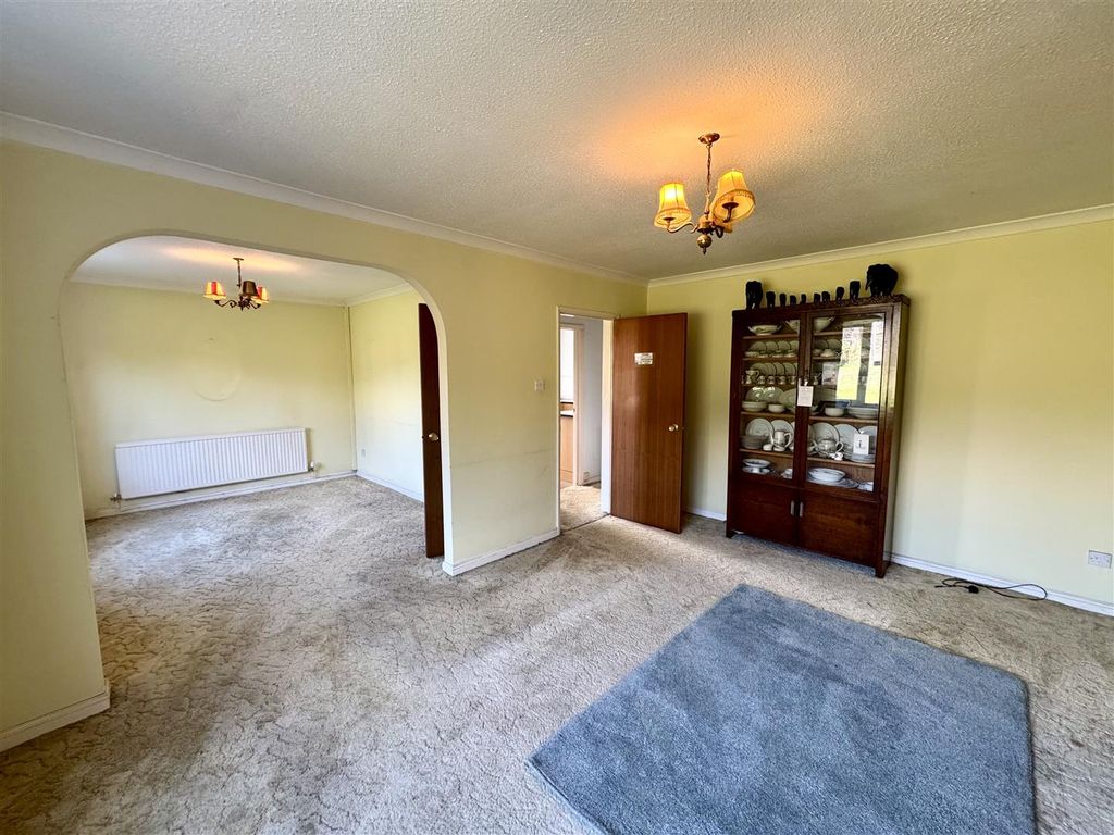 Property photo 3 of 19 Sitting Room