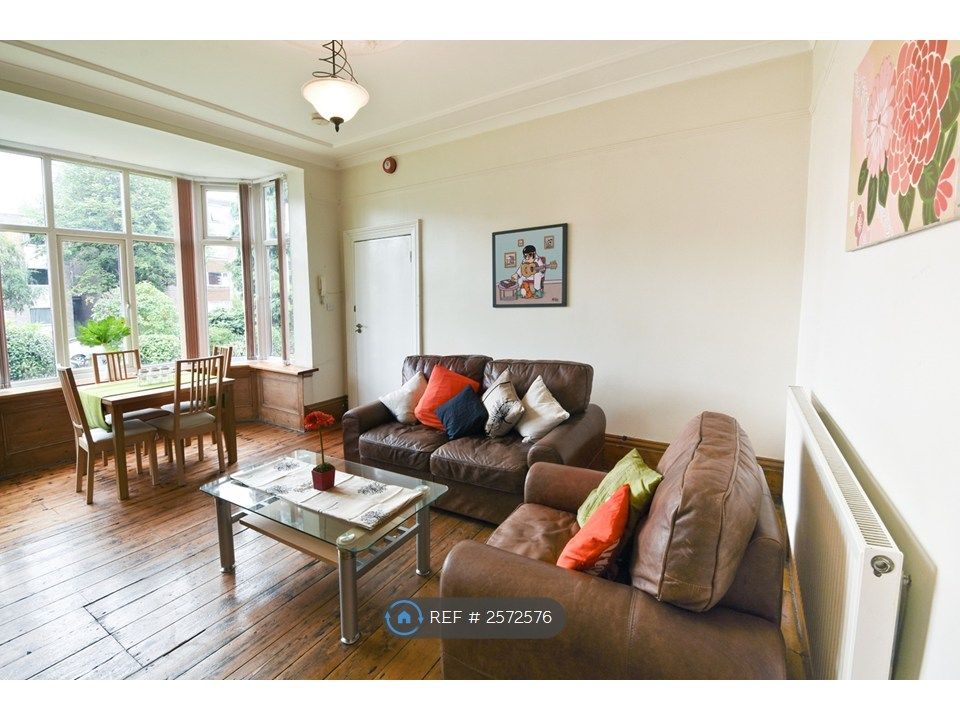 Property photo 1 of 3 Living Room