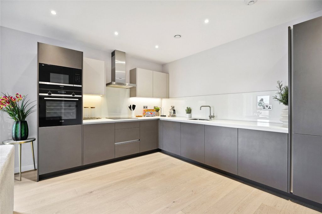 Property photo 2 of 18 Kitchen