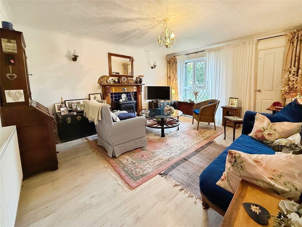 Property photo 2 of 13 Lounge