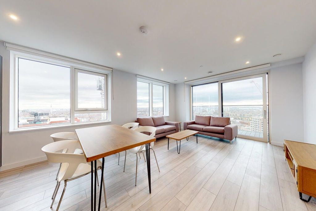 Property photo 2 of 23