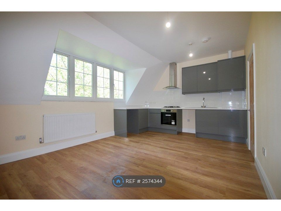 Property photo 2 of 14 Kitchen Living Room 1 Photo 1