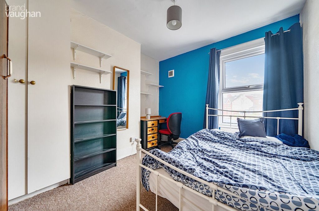 Property photo 3 of 10 c3A3d338-4B35-4c8...