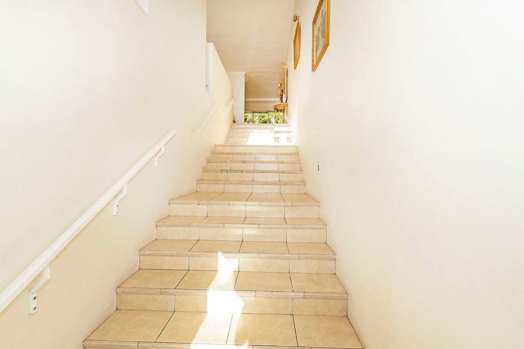 Property photo 3 of 34