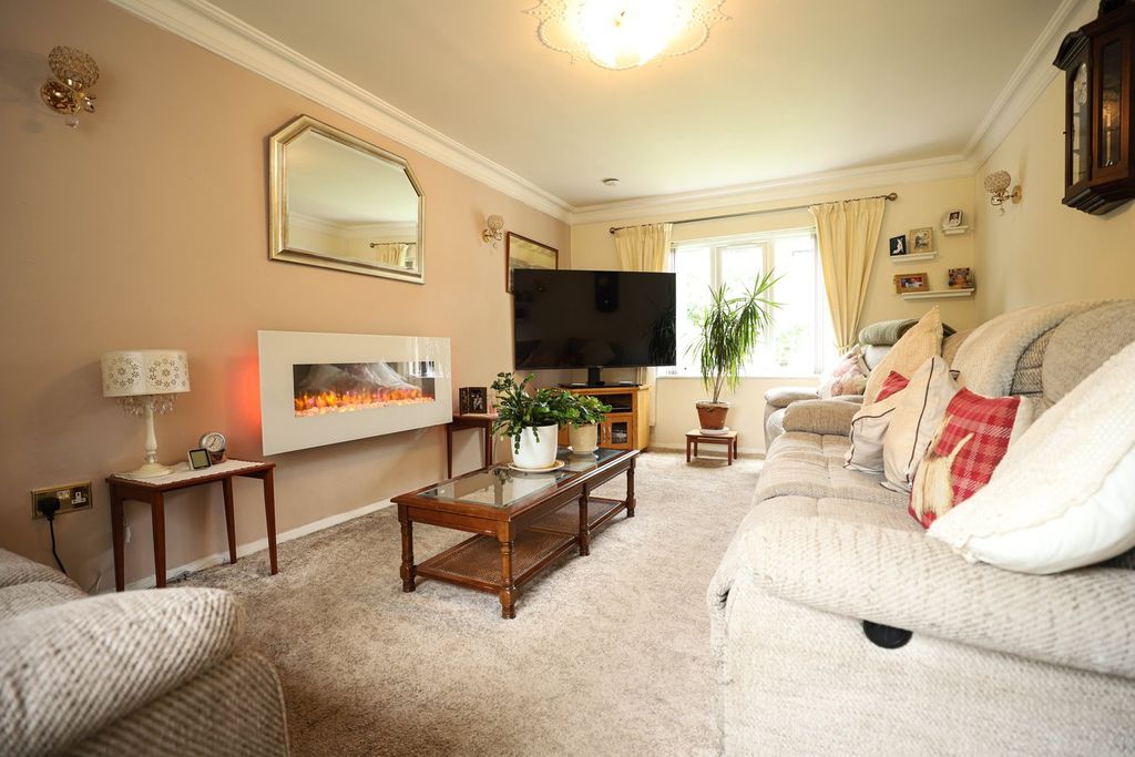 Property photo 3 of 16 Sitting Room