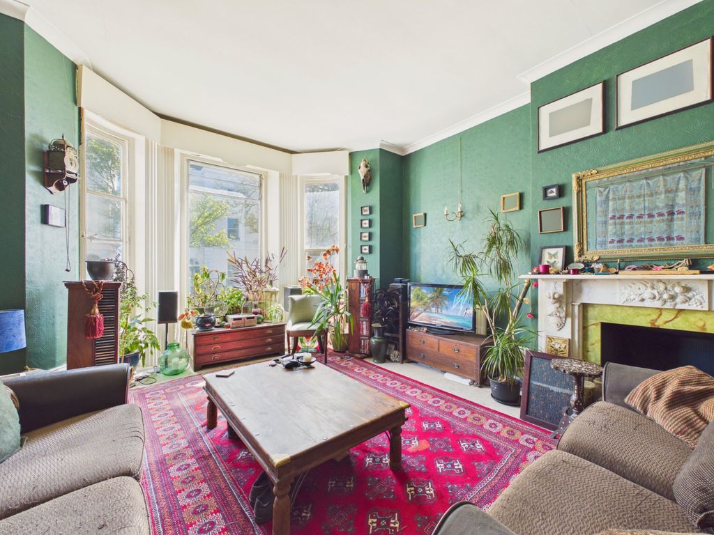 Additional image 10 of 3 bed flat for saleClifton Crescent, Folkestone, Kent CT20