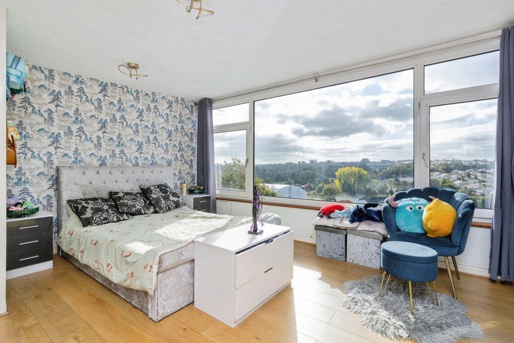 Property photo 1 of 17 Photo