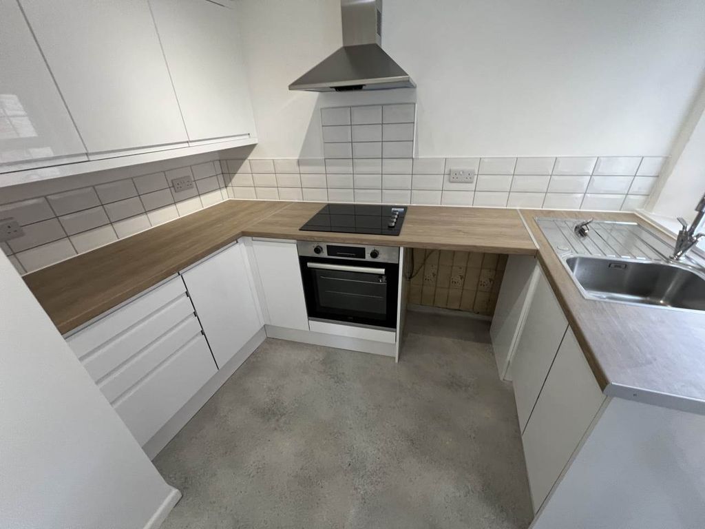 Property photo 2 of 7 Kitchen