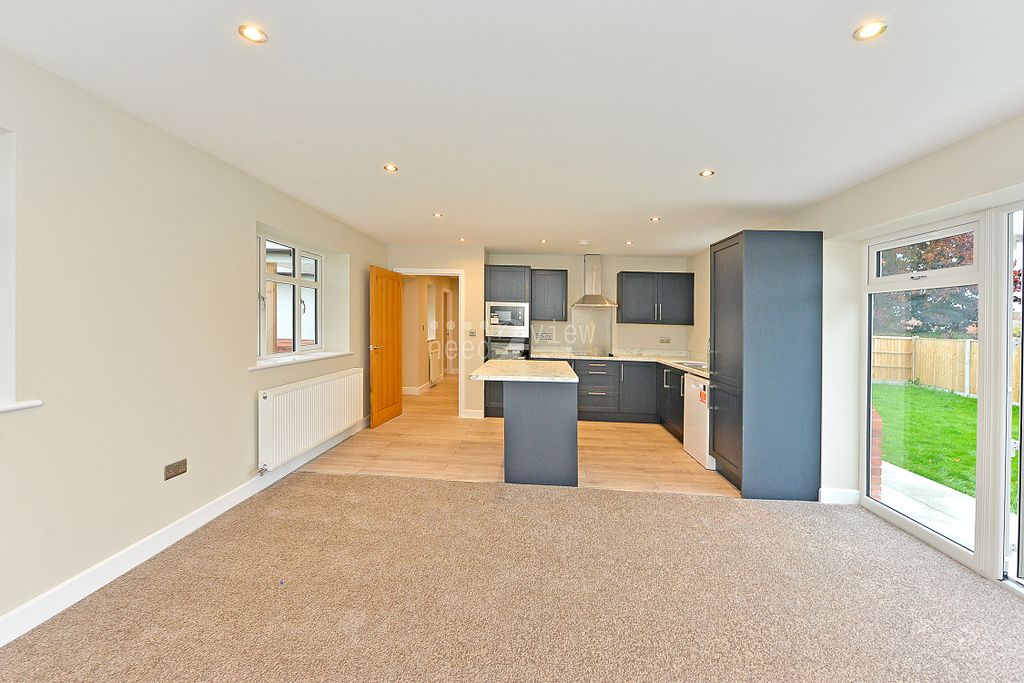 Property photo 3 of 17 Living Room/Kitchen