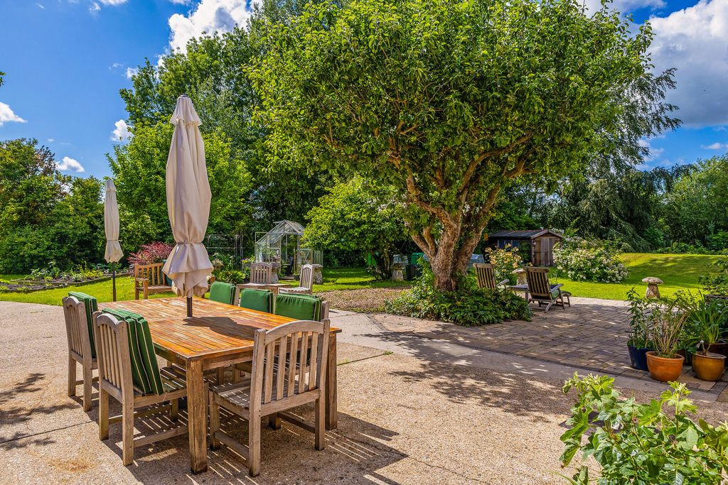Property photo 2 of 19