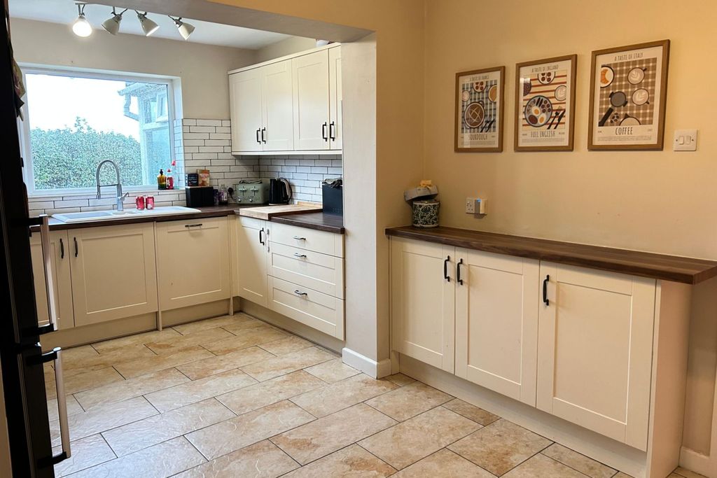 Property photo 3 of 25