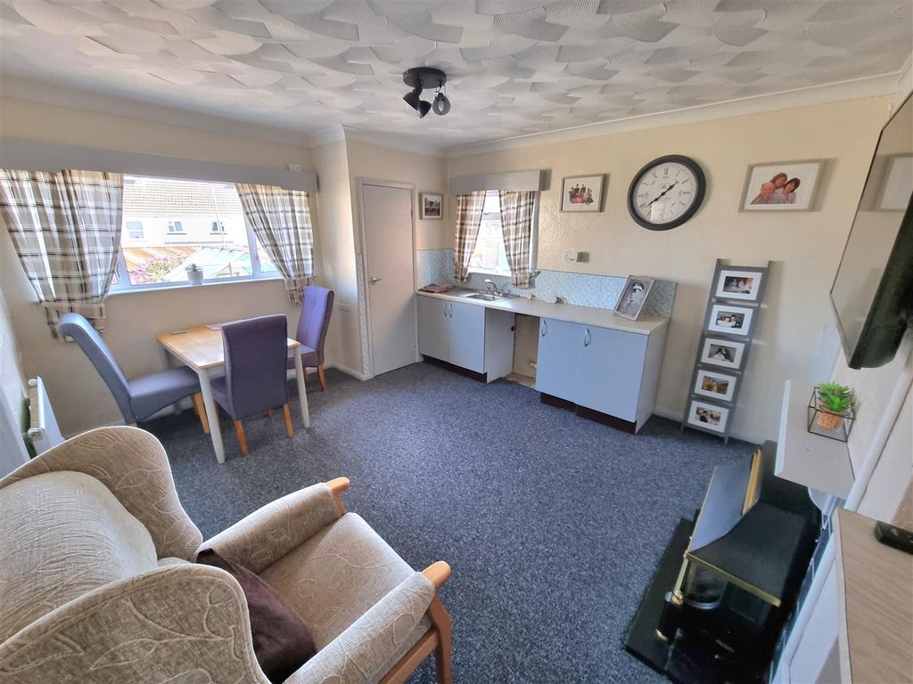 Property photo 2 of 16 Dining Room.Jpg