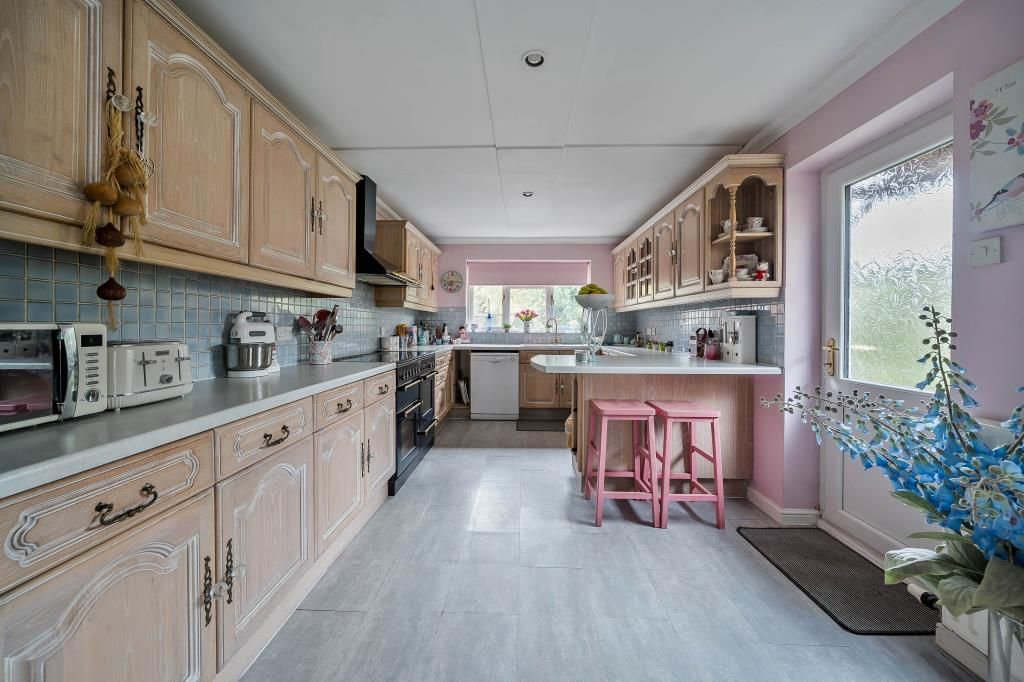 Property photo 3 of 22 Kitchen