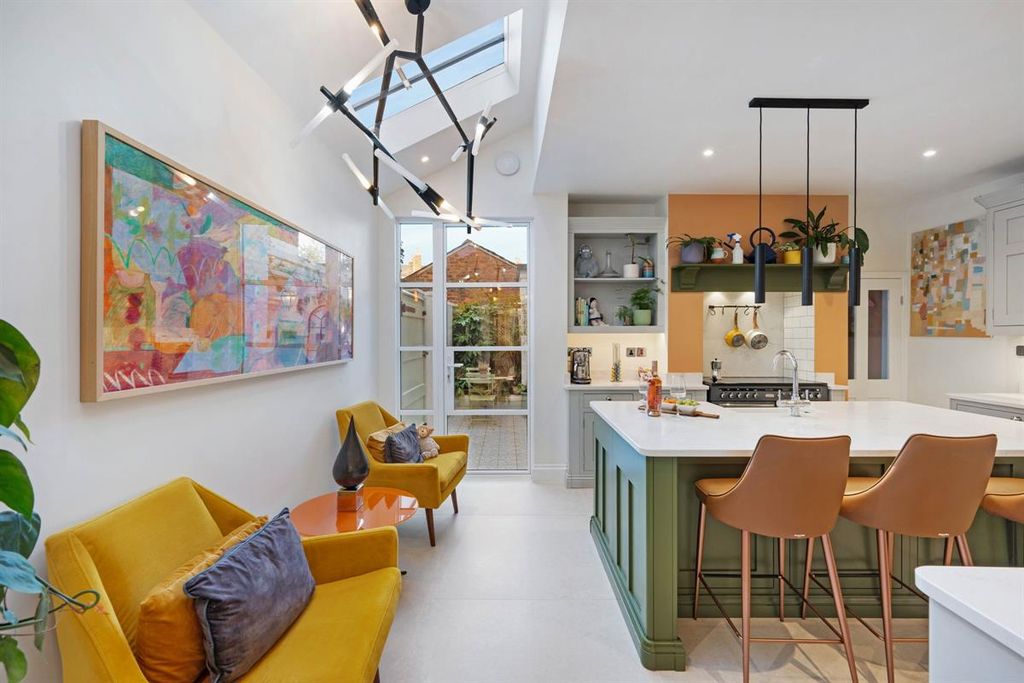 Property photo 1 of 21