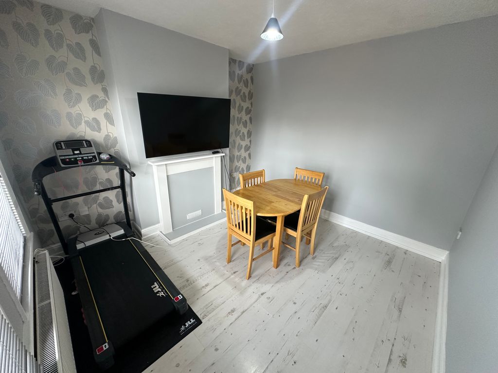 Property photo 3 of 10 Dining Room