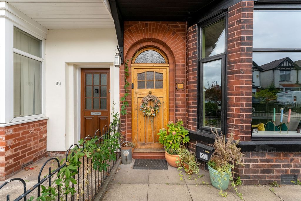 Property photo 1 of 42