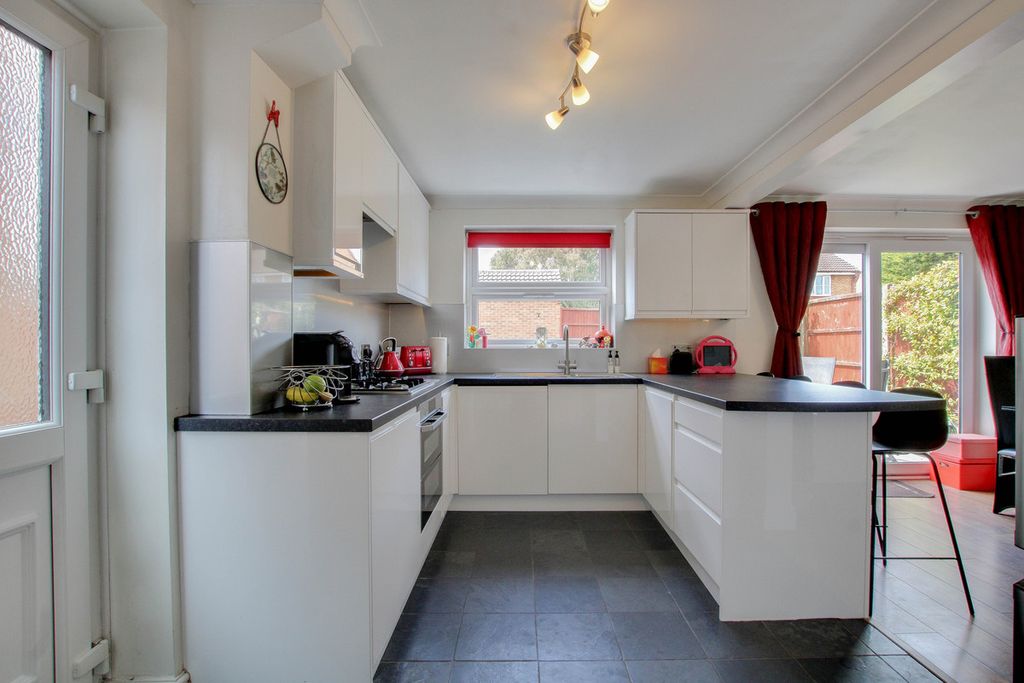 Property photo 2 of 35