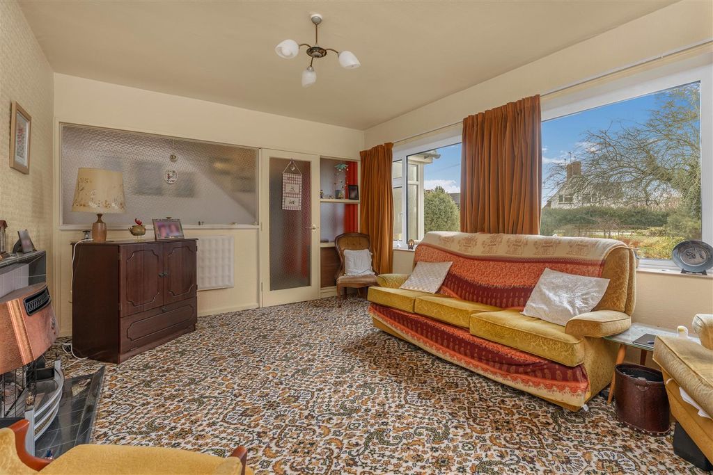 Property photo 3 of 17 101 Courtington Lane, Bloxham-6.Jpg