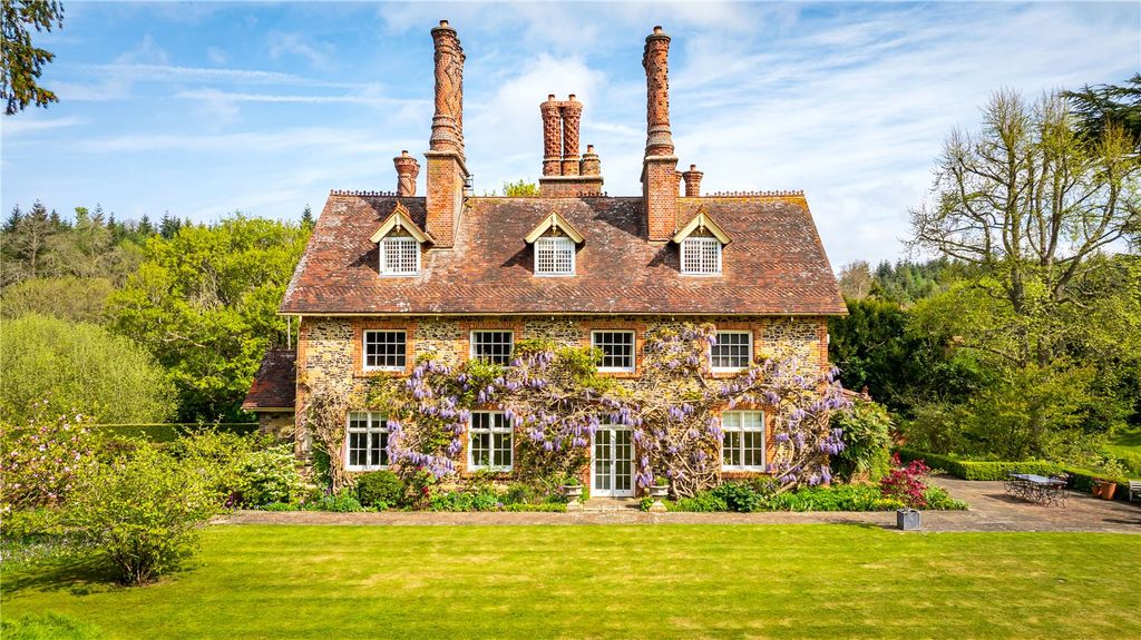 Property photo 1 of 34 House. Partnership