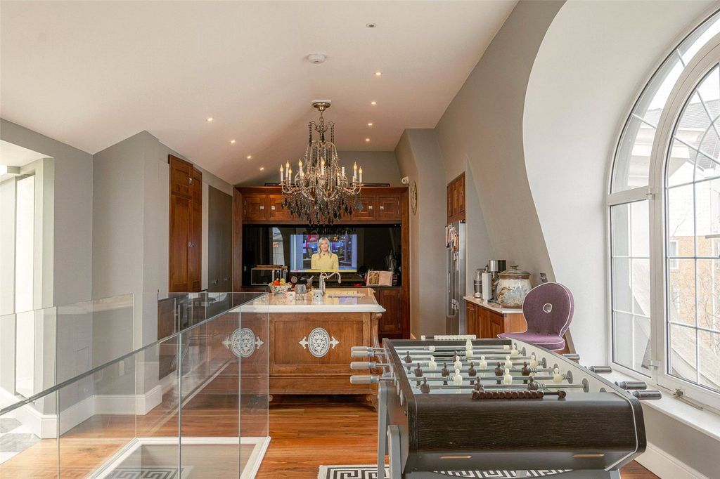 Property photo 3 of 14 Kitchen