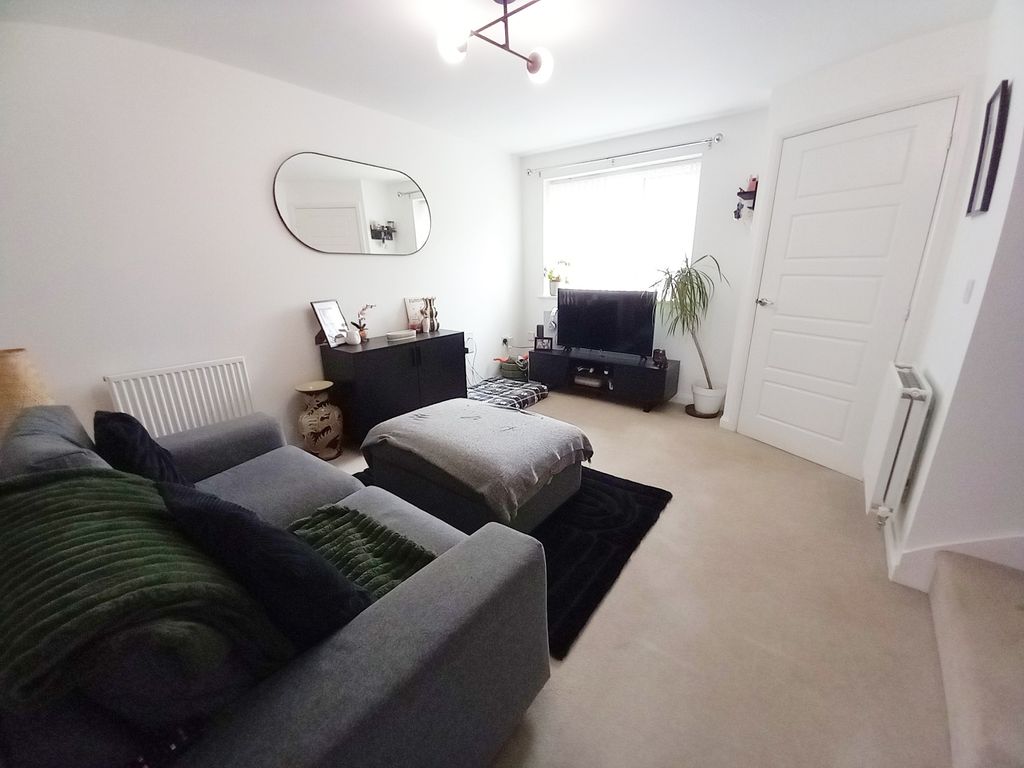 Property photo 3 of 12 Lounge