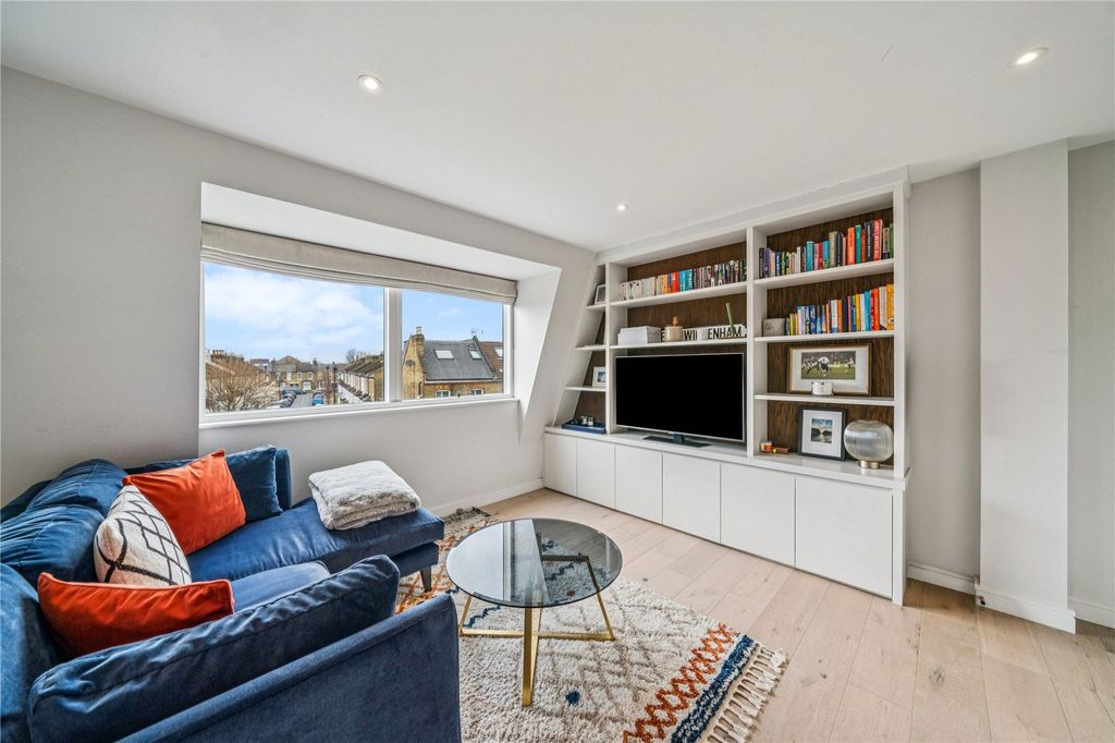 Property photo 3 of 8 Picture No. 19