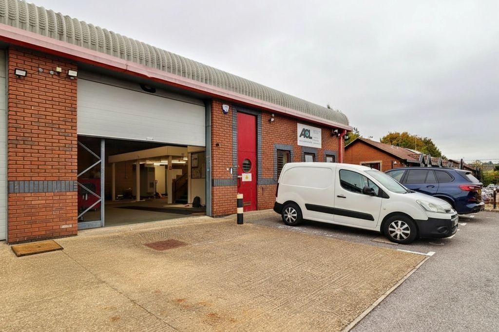 Property photo 1 of 18 Openart-Image_Rlubbwfb_1759939798739_Raw