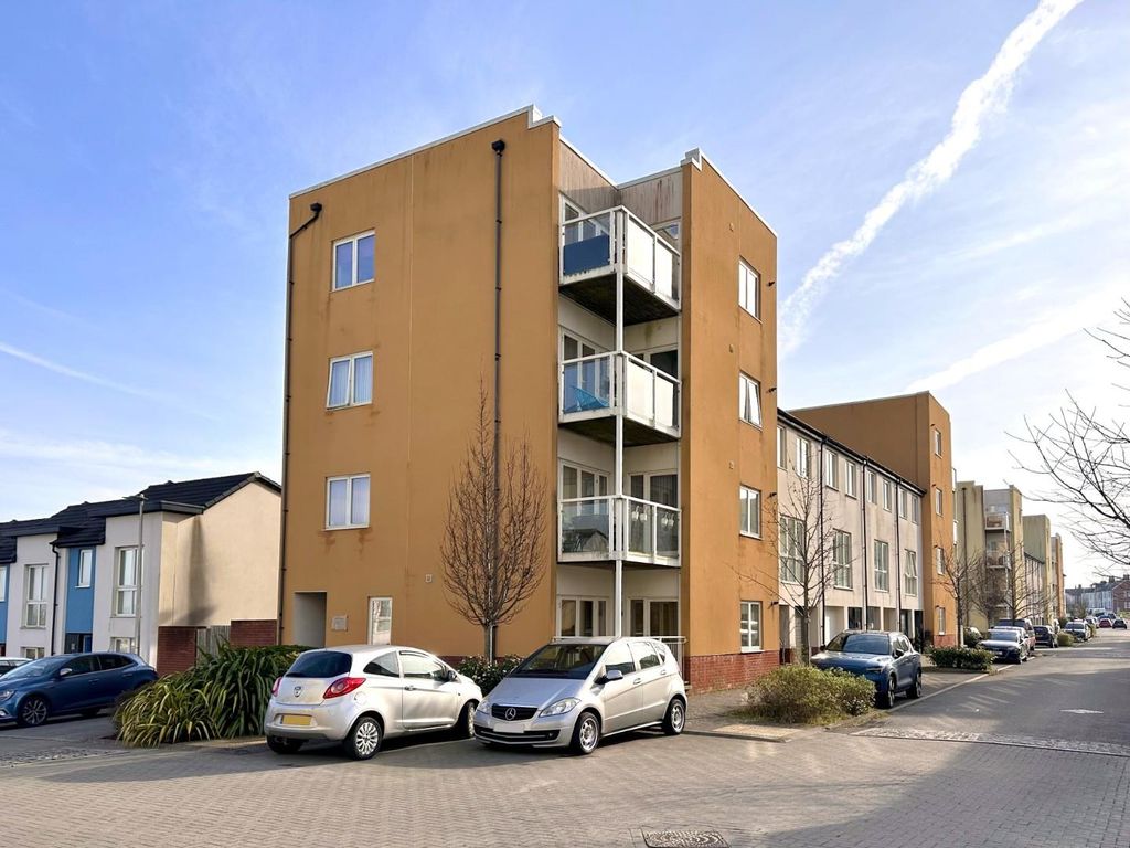 Property photo 1 of 18 Wain Close