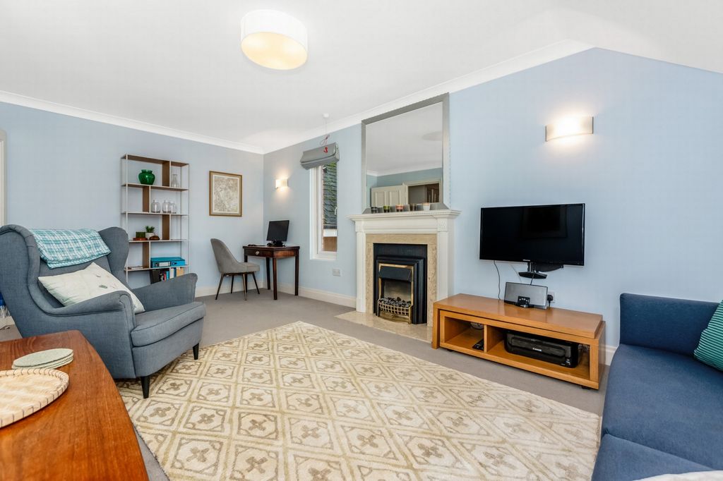 Property photo 2 of 14 Photo 6