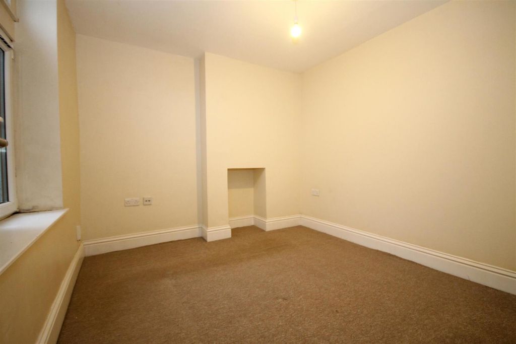 Property photo 3 of 9 Bedroom 1.Jpg