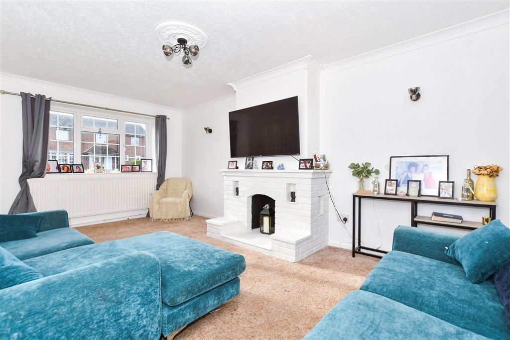 Property photo 1 of 15 Lounge