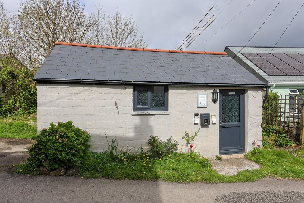 Property photo 2 of 27