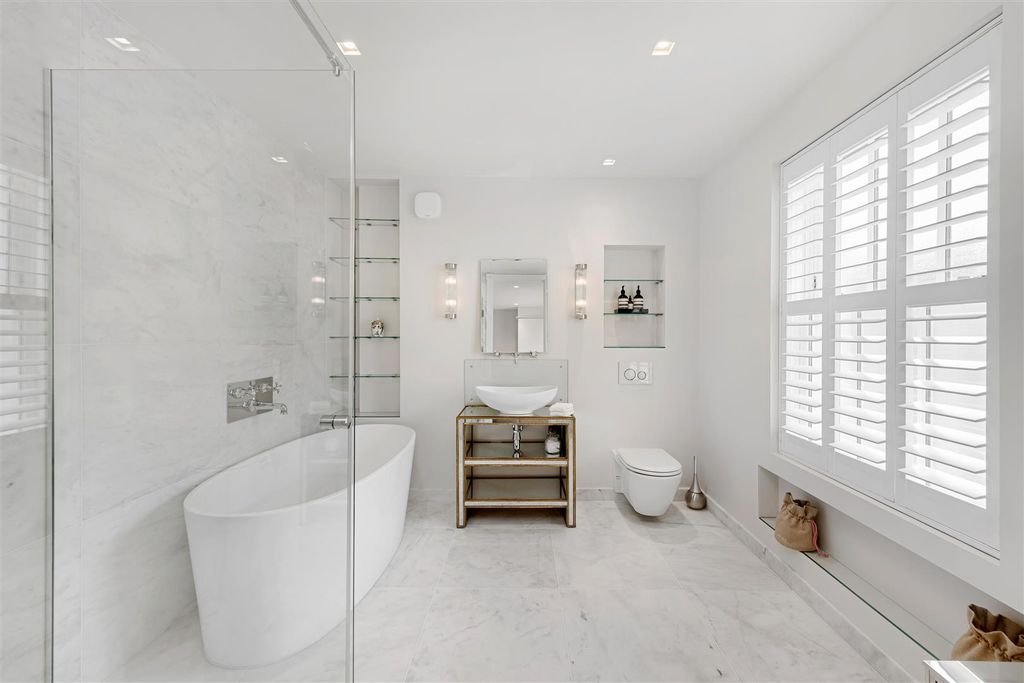 Property photo 3 of 23 37 Lower Belgrave Street Hi-18.Jpg