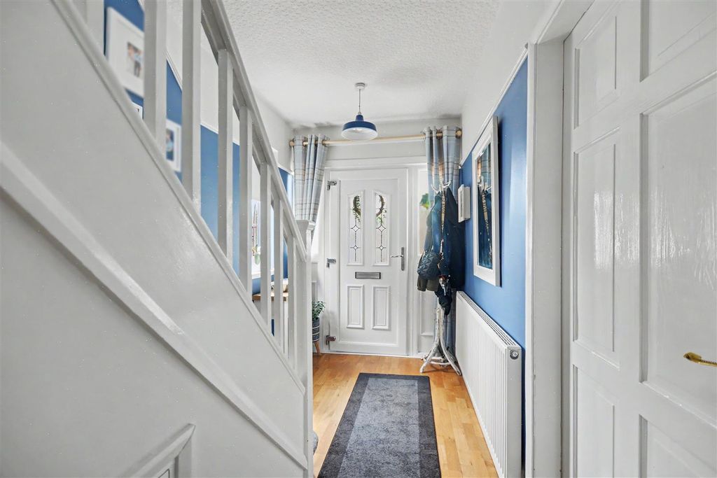 Property photo 3 of 27 Entrance Hall_2.Jpeg