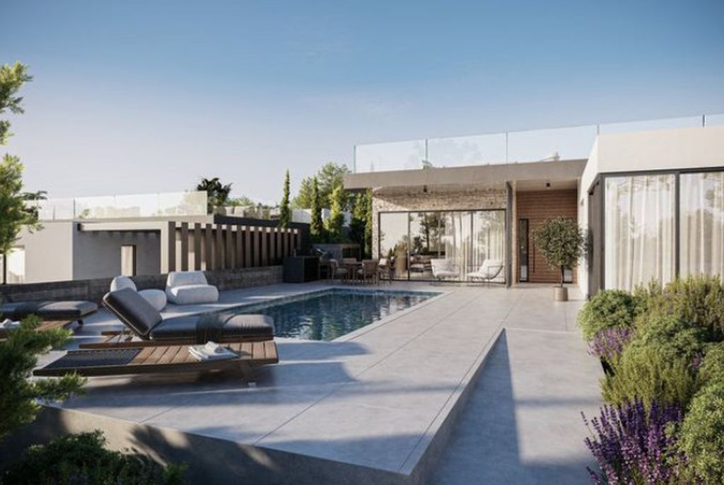Property photo 1 of 15 Bungalow & Pool -