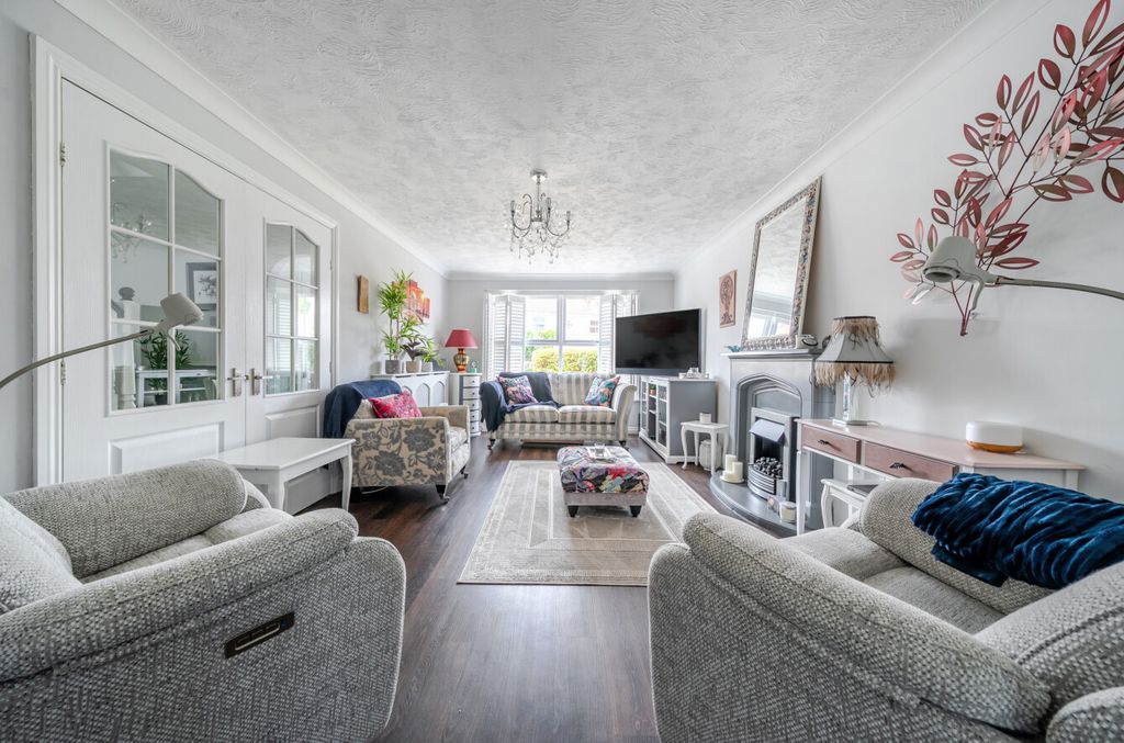 Property photo 2 of 12 1333334-19-68937d...