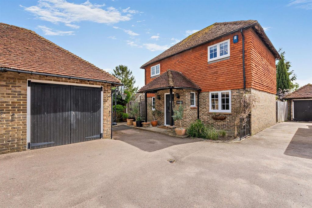 Property photo 1 of 20 Front External