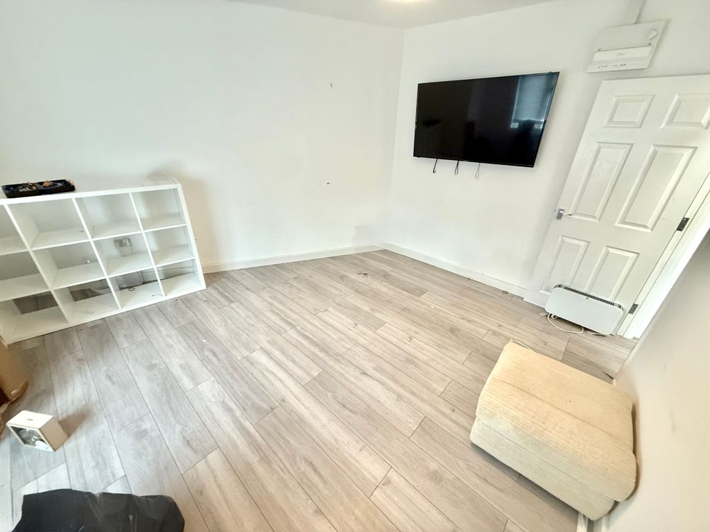 Property photo 2 of 8 Image