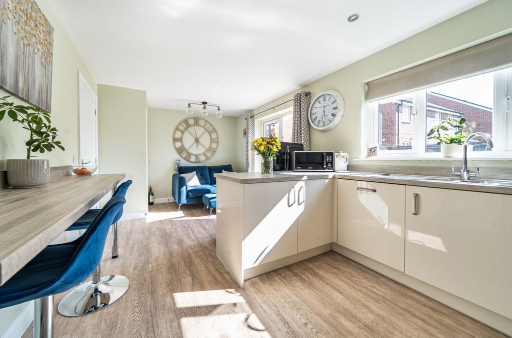 Property photo 3 of 26 1431057-21-69bae32018813