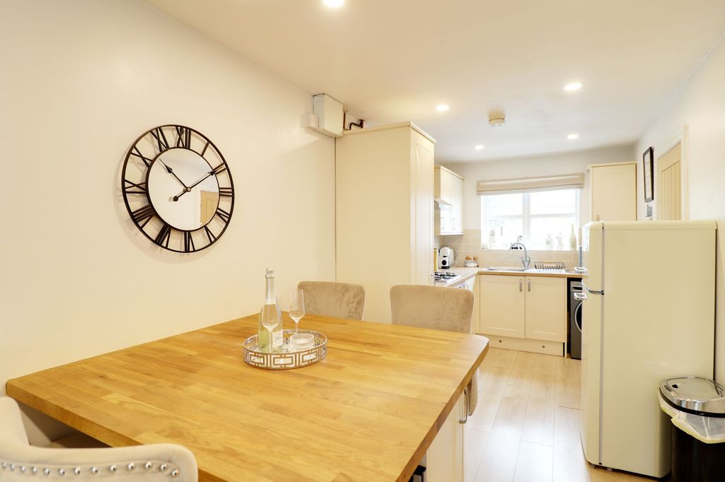 Property photo 3 of 14 Dining Area