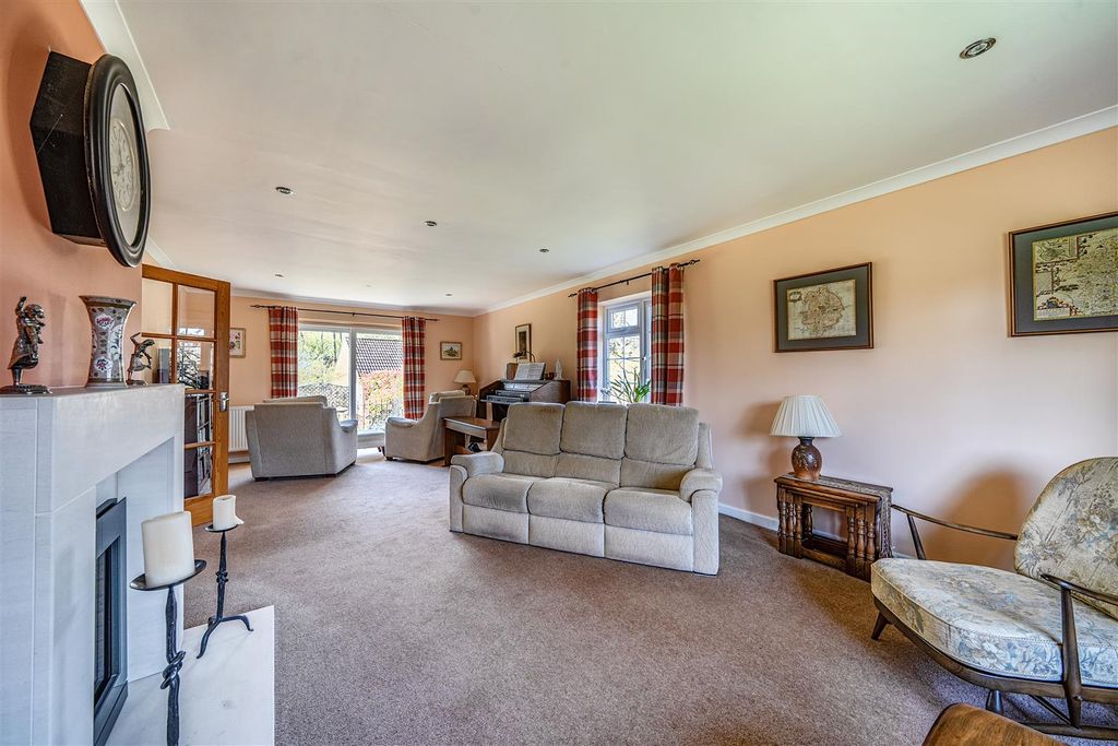 Property photo 2 of 20 Sitting Room