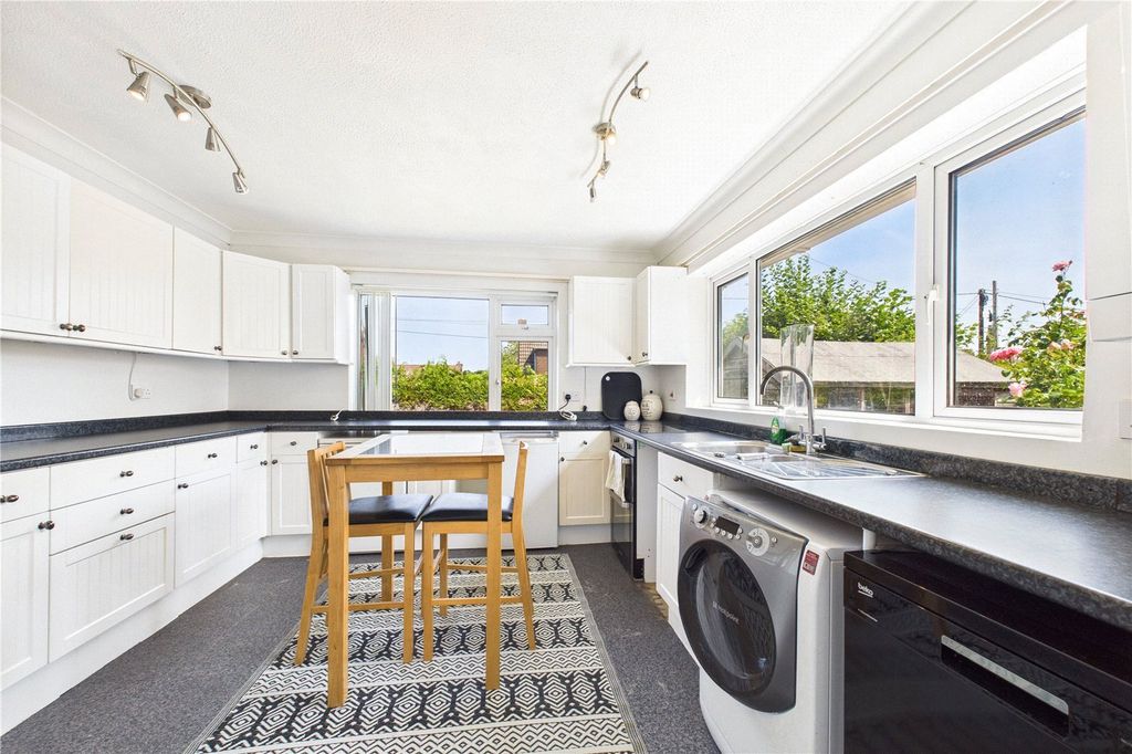 Property photo 3 of 11 Picture No. 17