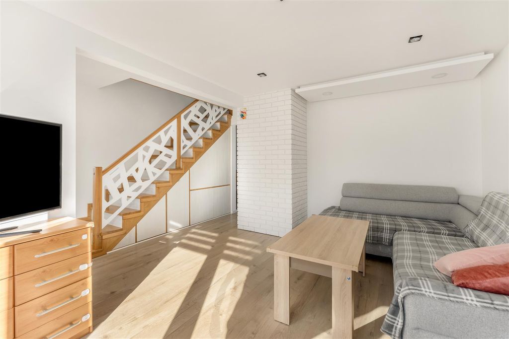 Property photo 3 of 13 42 Morris Drive, Banbury-8.Jpg
