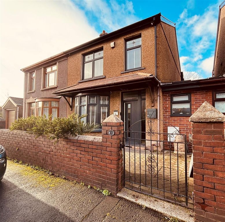 Property photo 1 of 20 St Front.Jpg